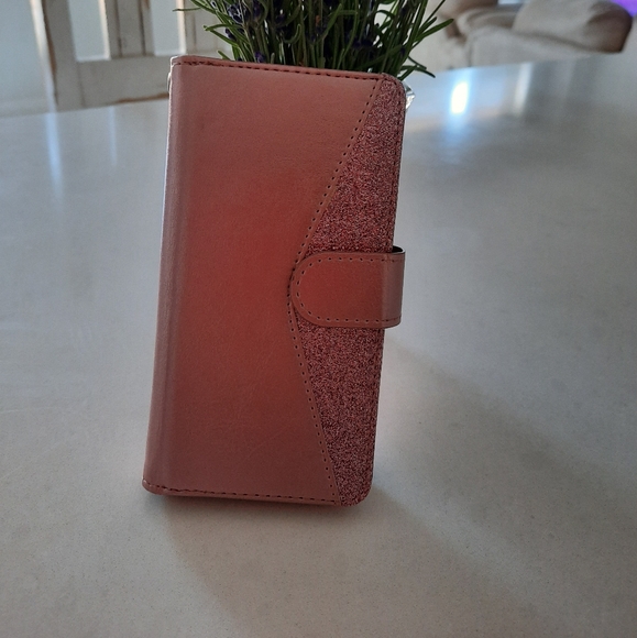 Phone case - Picture 1 of 5